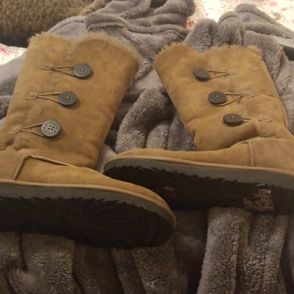 Women's Uggs style 3 button Bailey boots